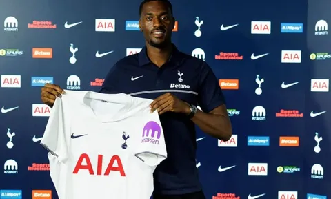 Adarabioyo chính thức rời Chelsea sang Tottenham
