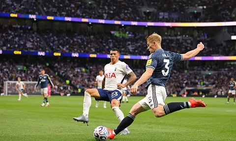 Sai lầm khiến Man United bỏ lỡ thương vụ Lewis Hall