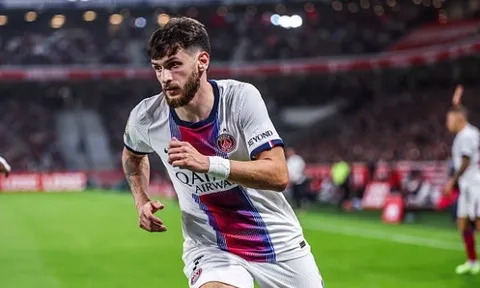 PSG đàm phán gia hạn với Khvicha Kvaratskhelia