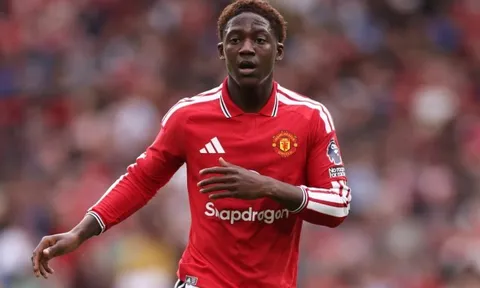 Nicky Butt và Paul Scholes kinh ngạc trước sự lột xác của Kobbie Mainoo