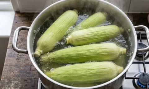 Mẹo luộc ngô mềm ngọt, không cần thêm đường