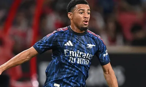 Vì sao Ethan Nwaneri được phép đối đầu Arsenal tại Champions League?