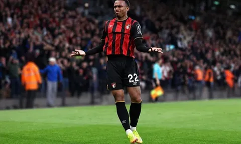 Arsenal nối lại đàm phán mua Kroupi mùa Đông