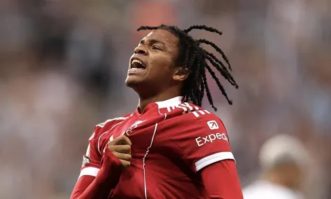 Liverpool giữ chân Ngumoha giữa sức ép cạnh tranh