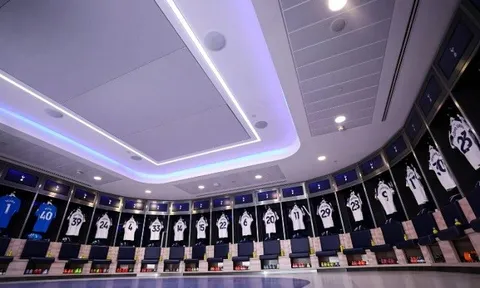 Tottenham hạ cấp phòng thay đồ để đổi vận