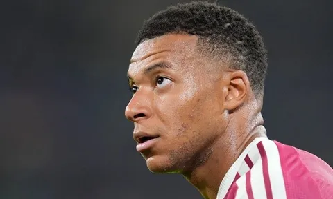Isaac Fouto chỉ rõ sai lầm VAR khiến Mbappe không được đá lại phạt đền
