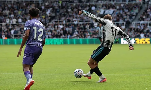 Bị dẫn 2 bàn, Newcastle giật lại 1 điểm từ Bournemouth