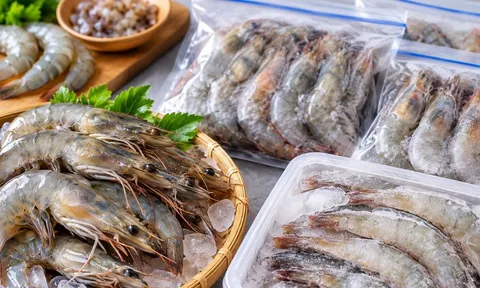 Cách cấp đông tôm để tươi lâu, không đen đầu: Chỉ cần làm đúng vài bước