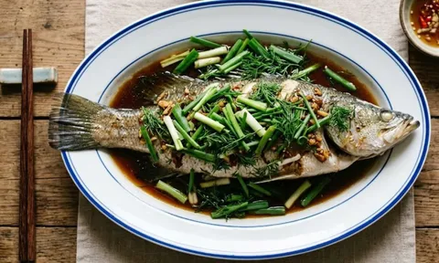 Nấu cá không muốn bị tanh, cứ thêm thứ này
