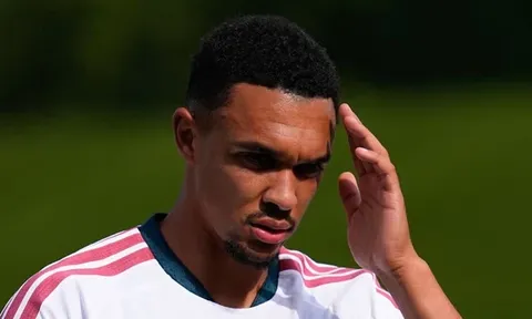 Mourinho hé lộ lý do chọn Trent thay Dumfries