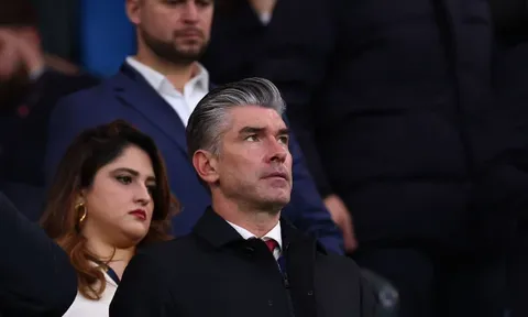 Ai sẽ thay thế Richard Hughes ở Liverpool?