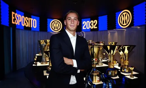 Esposito gia hạn với Inter, Arsenal và MU vỡ mộng