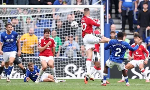 Giải mã nguyên nhân khiến Man Utd gục ngã phút bù giờ trước Everton
