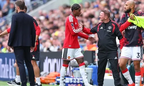 Sự thật vụ Michael Carrick rút Rashford ra nghỉ trước Everton