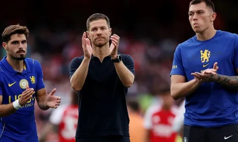 Chelsea của Alonso phơi bày tử huyệt hàng tiền vệ trước Arsenal
