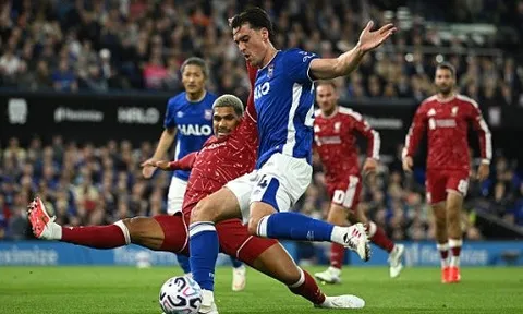 Araujo gây ấn tượng, Liverpool cân nhắc mua đứt
