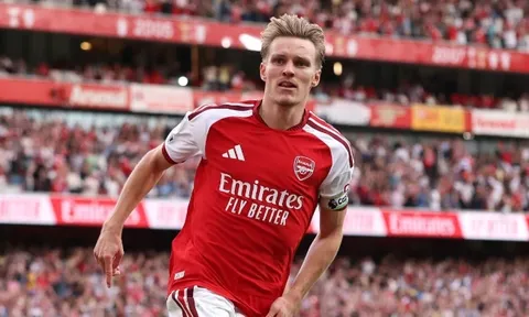 Schmeichel ấn tượng trước đẳng cấp của Odegaard