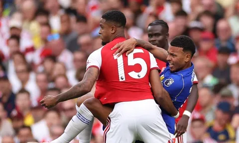 Bàn thắng của Arsenal bị ví như pha bóng bầu dục