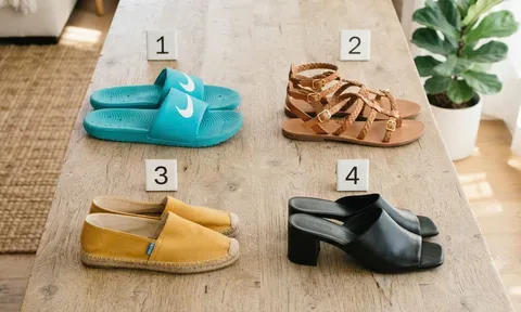 Chọn 1 đôi dép bạn thích nhất sẽ nói lên độ may mắn trong thời gian tới