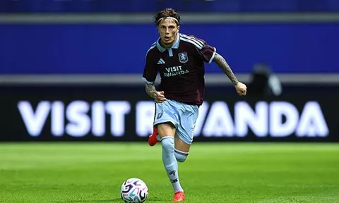 HLV Emery tiết lộ lý do Garnacho dự bị tại Aston Villa