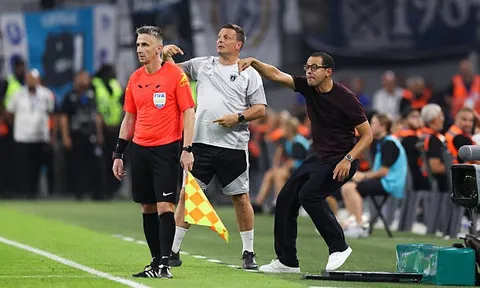 Liam Rosenior gây sốt với bài 'truyền lửa' cực gắt tại Paris FC