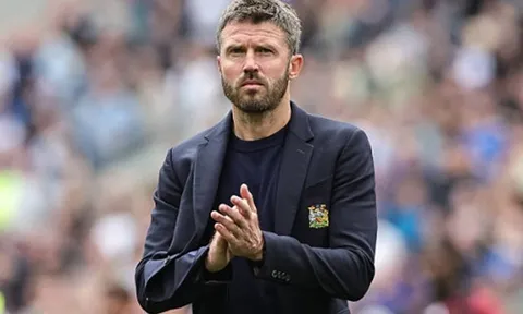 Đến lúc Michael Carrick trảm Lisandro Martinez