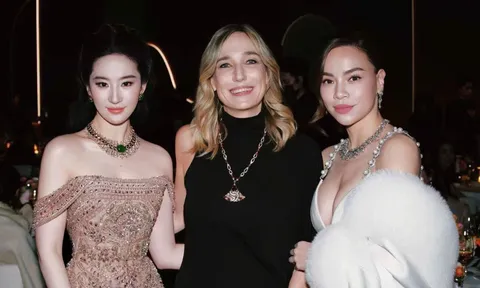 Hồ Ngọc Hà sánh đôi Kim Lý tại Bvlgari Shanghai, đọ sắc cùng Lưu Diệc Phi