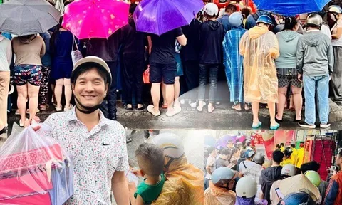 Người dân đội mưa, đứng xếp hàng đông nghẹt, chờ hơn một tiếng để mua bánh trung thu ở TP.HCM