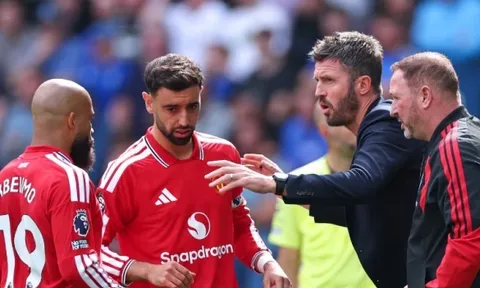Nghịch lý mua sắm đe dọa Man Utd của Michael Carrick