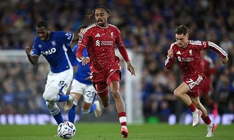 HLV Iraola hé lộ khả năng Barcola đá chính trước Atletico