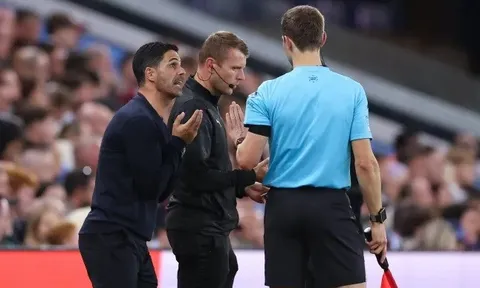 Ngoại hạng Anh thừa nhận Arsenal đáng lẽ được hưởng phạt đền trước Aston Villa