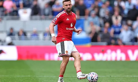 Bảo vệ Luke Shaw, huyền thoại MU khuyên Carrick loại bỏ 2 ngôi sao