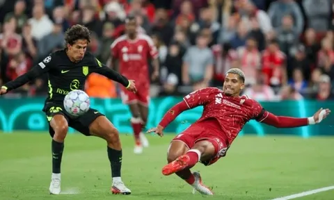 Ronald Araujo hóa món hời không tưởng của Liverpool