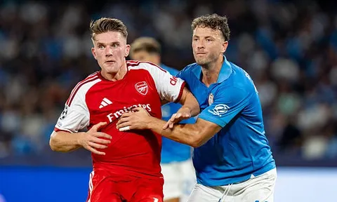 CĐV Arsenal vùi dập Gyokeres