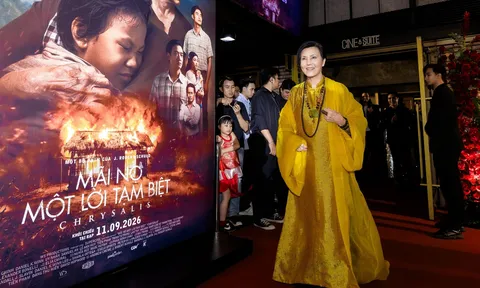 Kiều Chinh rạng rỡ tái xuất, dàn sao Việt hội tụ trên thảm đỏ “Mãi Nợ Một Lời Tạm Biệt”