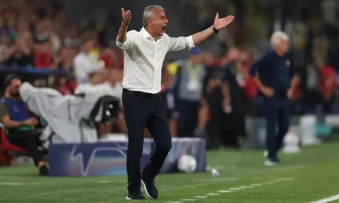 HLV Fenerbahce bất ngờ từ chức sau trận hòa Roma