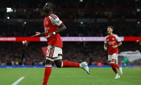 Bỏ qua siêu sao cánh trái, Arsenal thăng hoa nhờ cánh phải