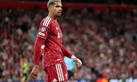 Araujo tỏa sáng khiến Liverpool lo nhiều hơn vui
