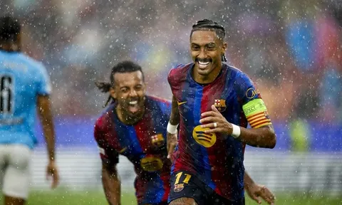 Không cần trung phong, Hansi Flick vẫn biến Barca thành quái vật