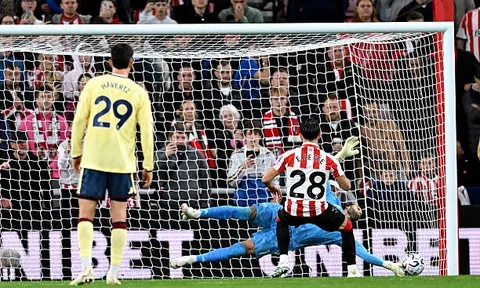 Thắng Sunderland, Arteta vẫn nổi giận vì quả phạt đền 'không thể chấp nhận'
