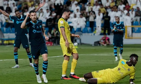 Martinelli - Watkins bùng nổ, Al Hilal thắng 6-0 Al Taawoun