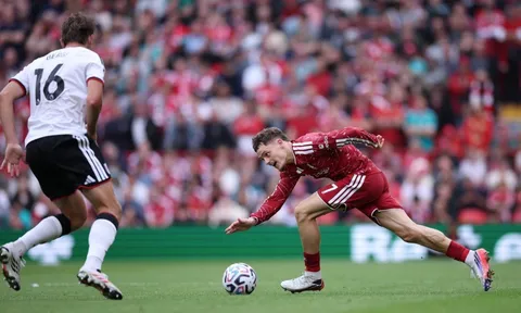 Lối chơi cường độ cao đang bào mòn đôi chân Liverpool