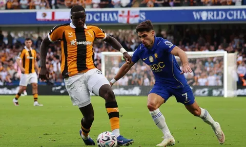 Trung vệ Hull City nhập viện sau trận đấu với Chelsea