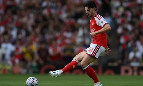 CĐV Arsenal ngả mũ trước màn trình diễn "quái vật" của Declan Rice