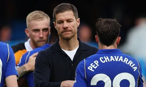 Xabi Alonso vẫn chưa giải được bài toán hàng thủ Chelsea