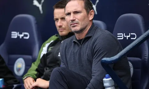 Lampard một lần nữa nếm trải sự khắc nghiệt của ghế HLV Ngoại hạng Anh