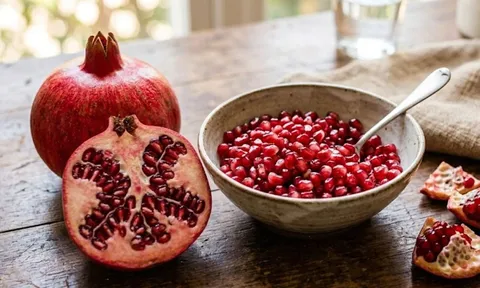 Cách tách hạt lựu nhanh, sạch, không bị nát