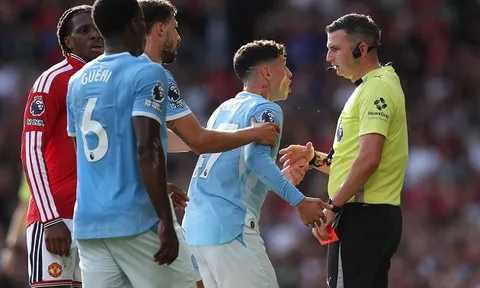 Roy Keane lên tiếng bảo vệ Foden sau tấm thẻ đỏ trực tiếp