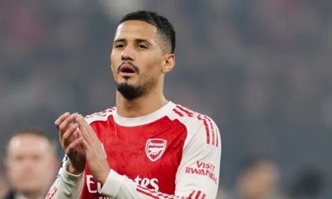 Tình hình chấn thương của Saliba, Mosquera và Ben White ra sao?