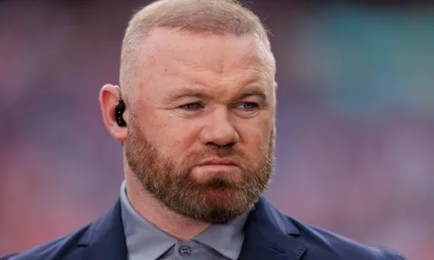 Rooney ngán ngẩm vì sai lầm VAR ở derby Manchester